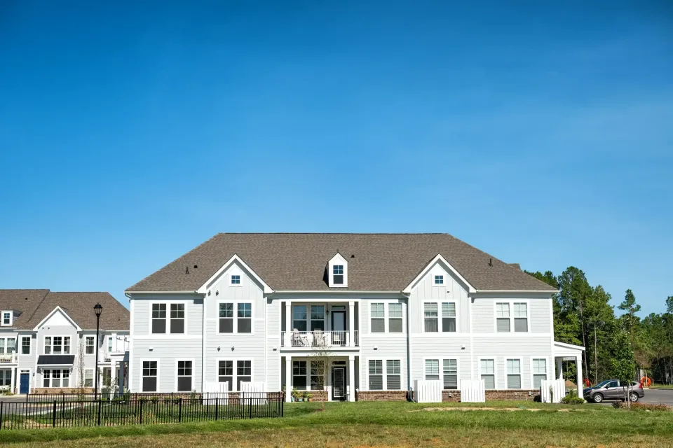 Modern two-story Sandy, UT home listed for sale by a Vietnamese-speaking real estate agent